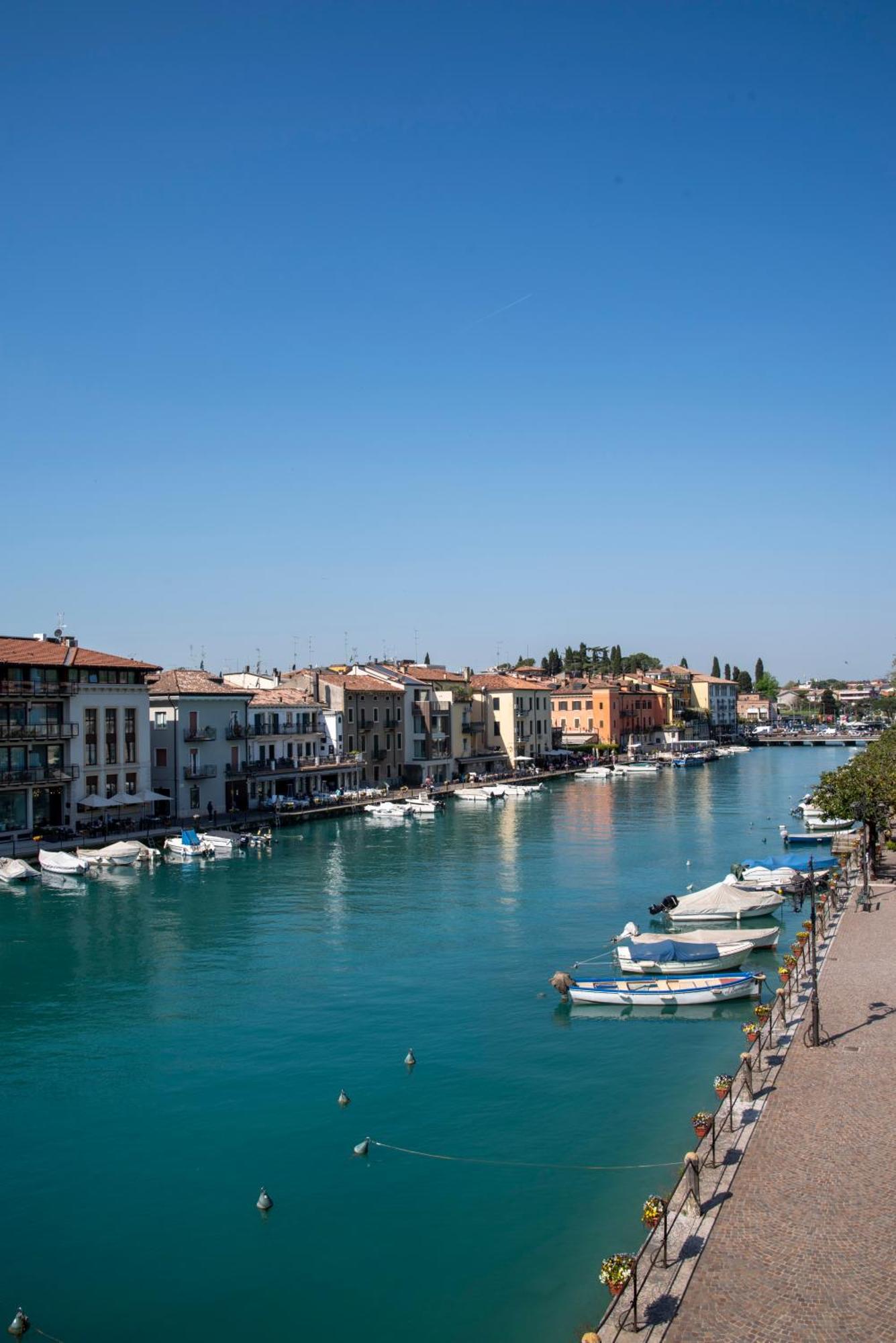 Palazzo Cordigero - Apartments Peschiera del Garda Eksteriør bilde