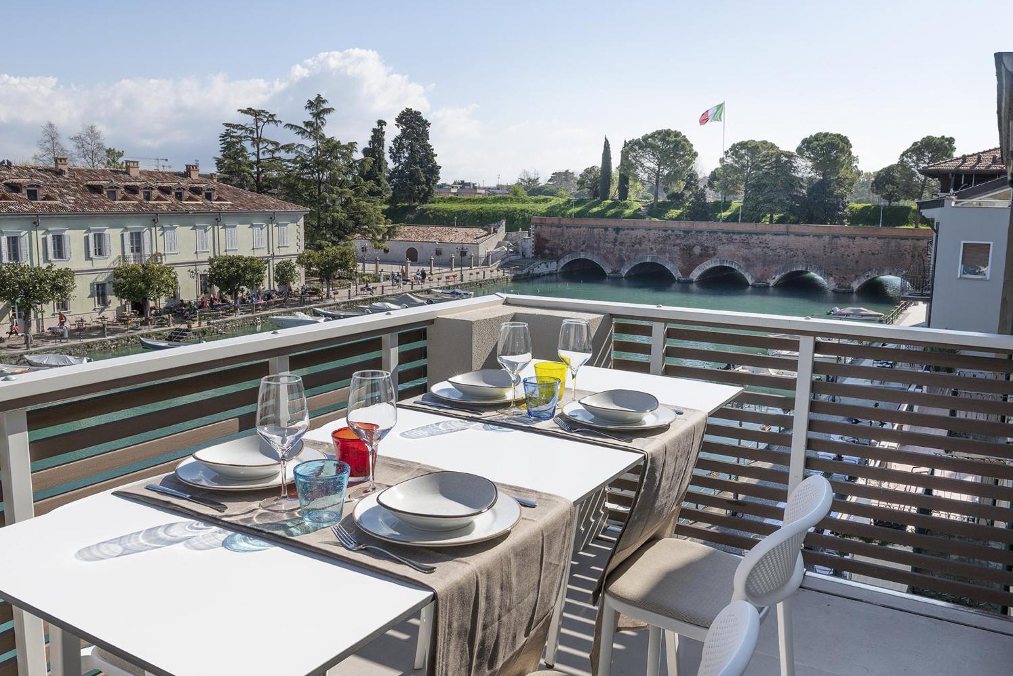 Palazzo Cordigero - Apartments Peschiera del Garda Eksteriør bilde